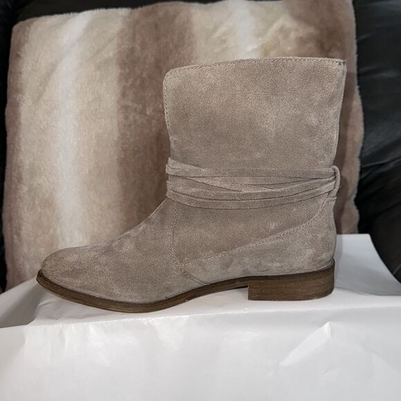 Splendid x Anthro 6 TanโGenuine Leather Suede Tasseled Pull on Ankle Booties - Picture 3 of 14